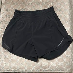 Black lululemon hotty hot shorts. High Rise 4inch.